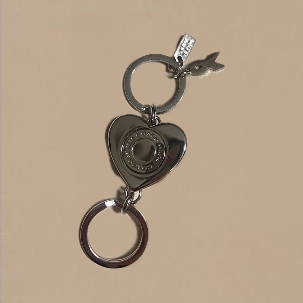 Coach Pink Heart Swarovski Turn-lock Valet Key Fob Key Chain - Picture 3 of 3